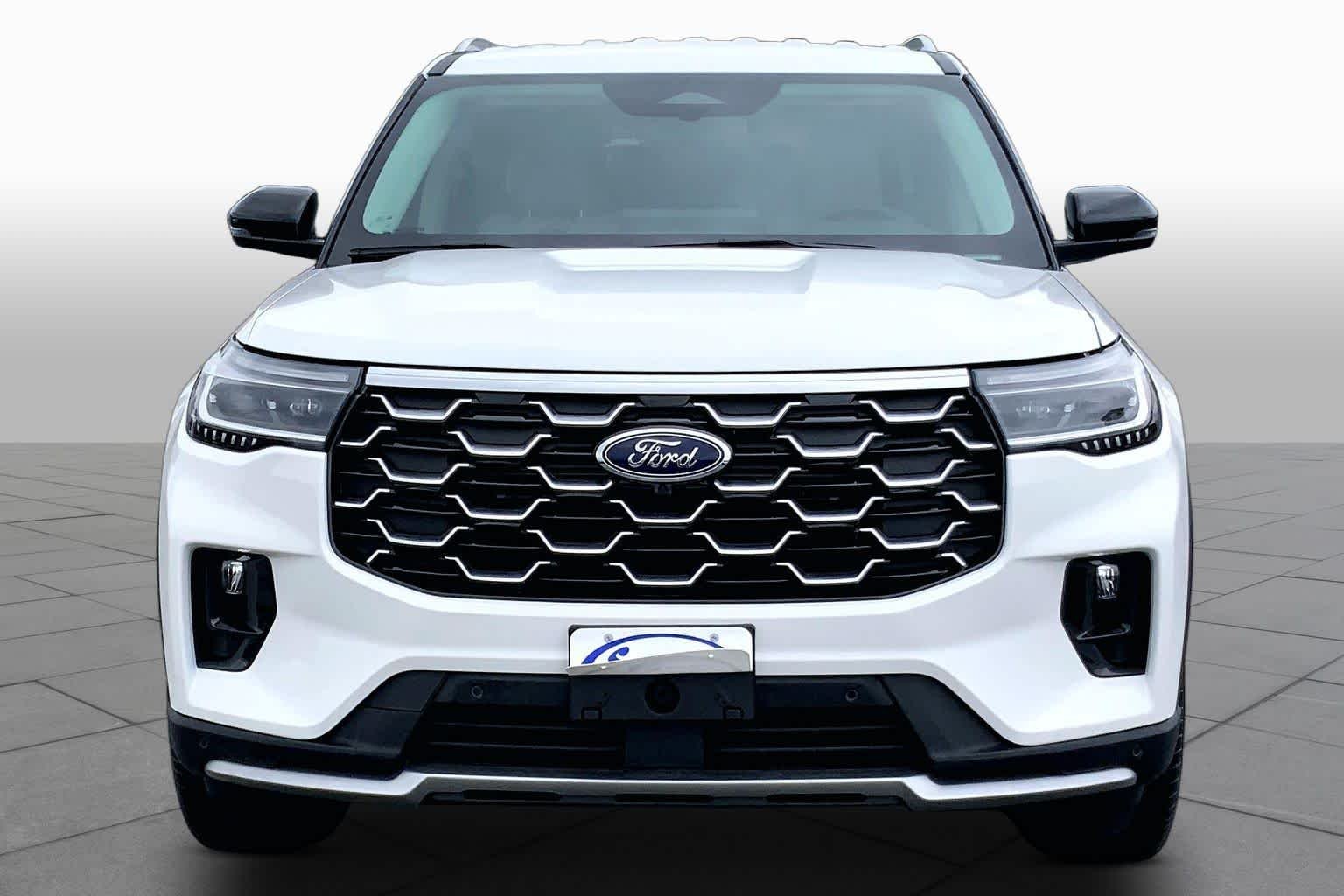 New 2026 Star White Metallic Tri-Coat Ford Platinum™ image 3