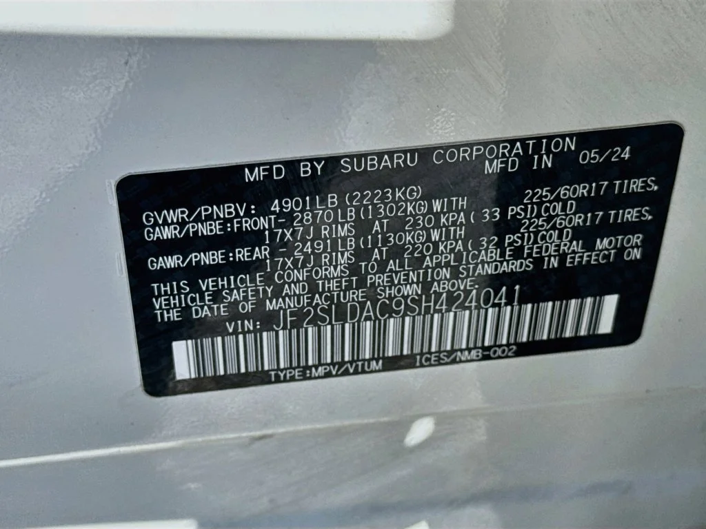 Used 2025 White Subaru Base image 38