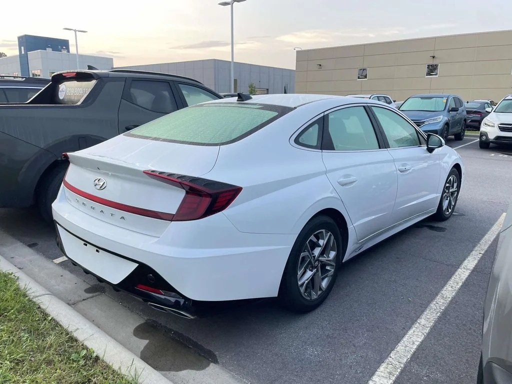 Used 2021 Quartz White Hyundai SEL image 4