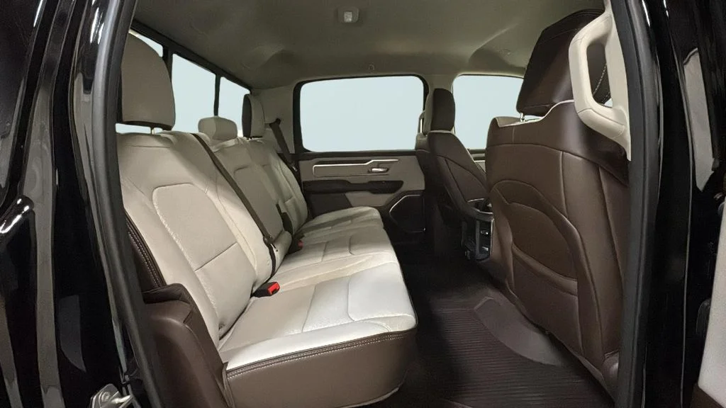 New 2026 Diamond Black Crystal Pearl-Coat Exterior Paint RAM Laramie image 15