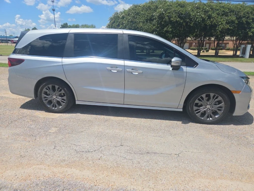 Certified Used 2025 Silver Honda Touring image 15
