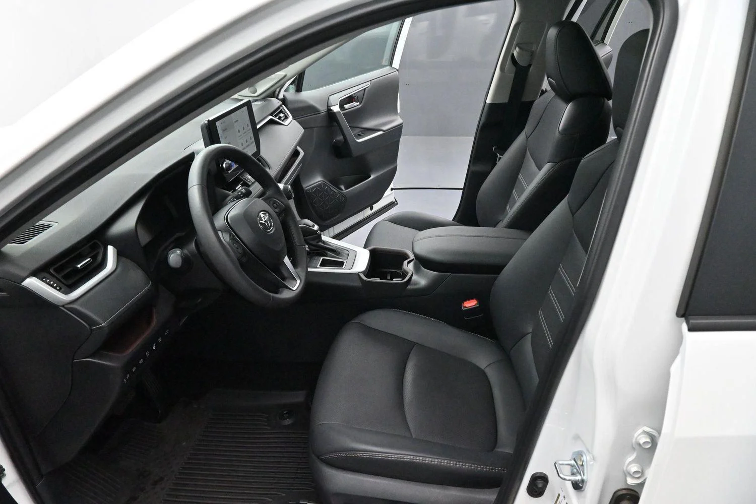 Used 2025 Wind Chill Pearl Toyota Limited image 12
