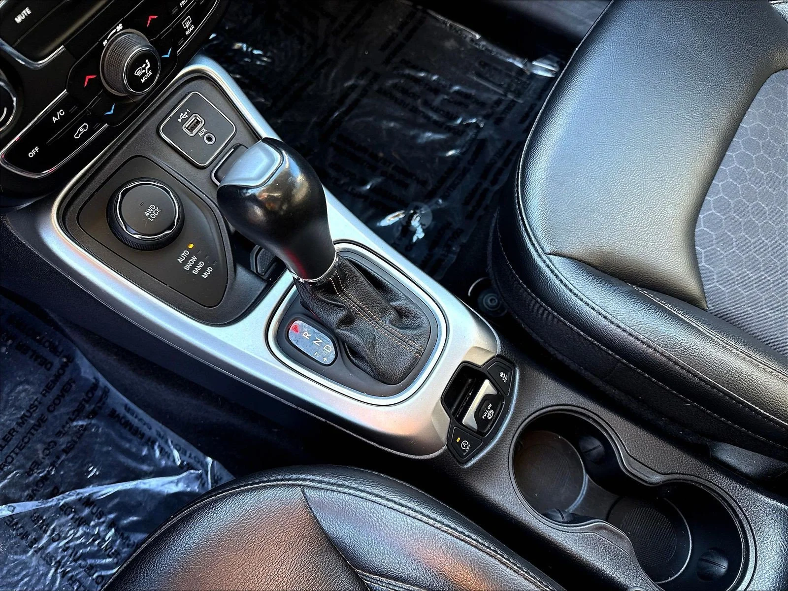 Used 2020 Crystal Metallic Jeep Latitude image 19