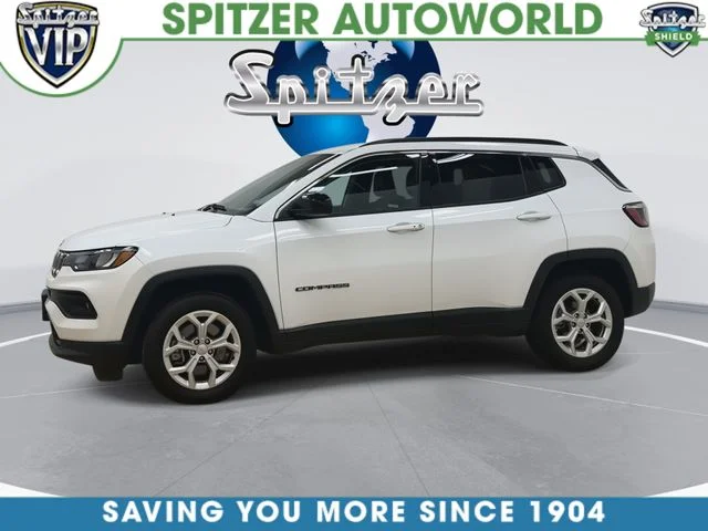 Used 2024 White Jeep Latitude image 7