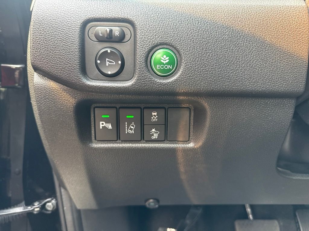 Used 2017 Crystal Black Pearl Honda Touring image 17