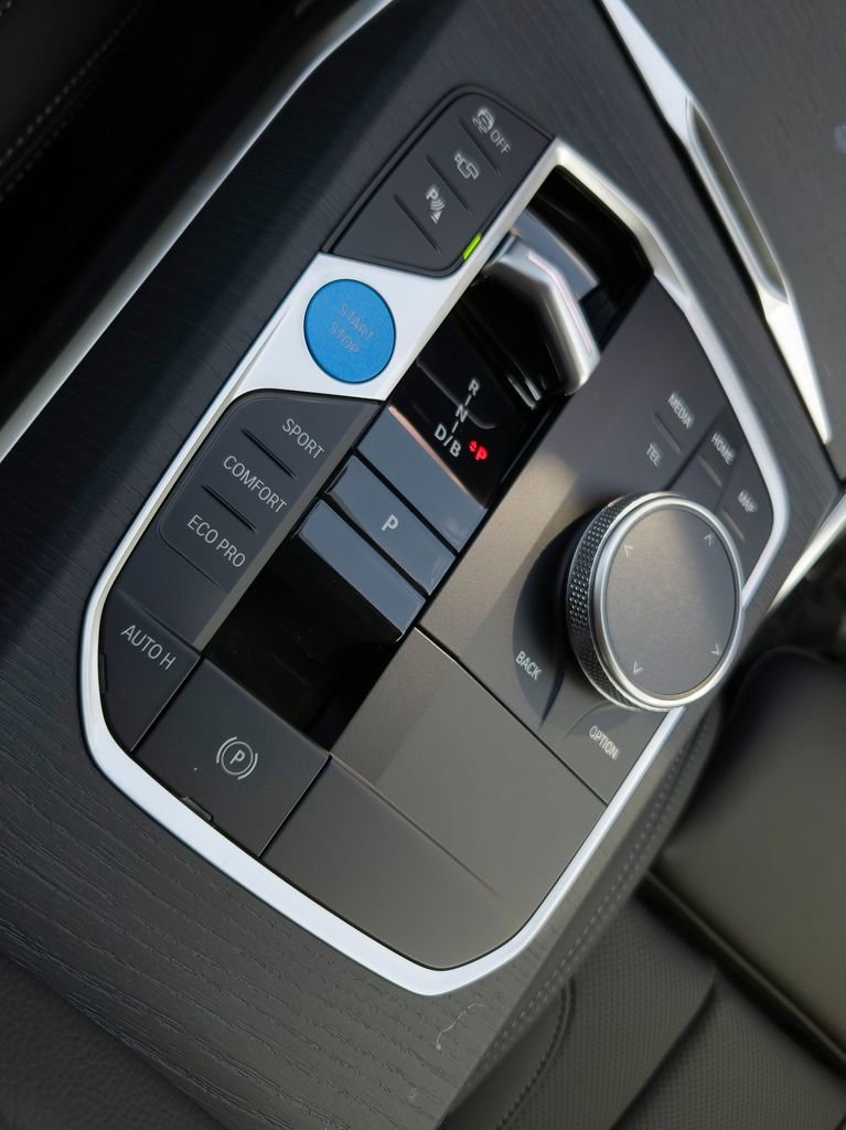 New 2026 Skyscraper Grey Metallic BMW eDrive40 image 10
