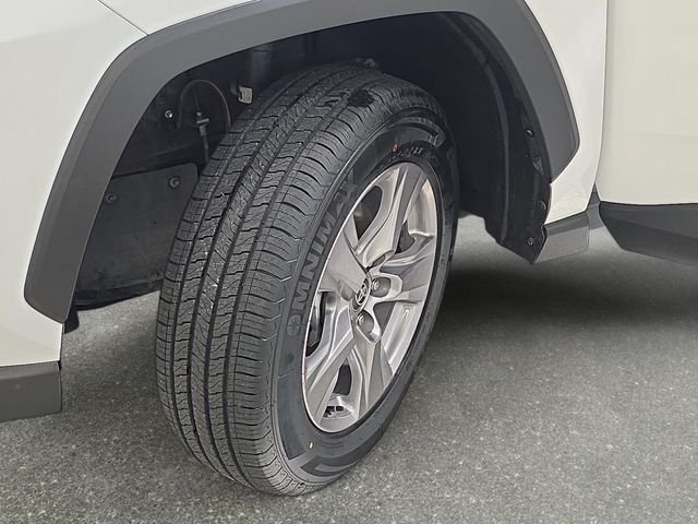 Used 2025 White Toyota XLE image 31