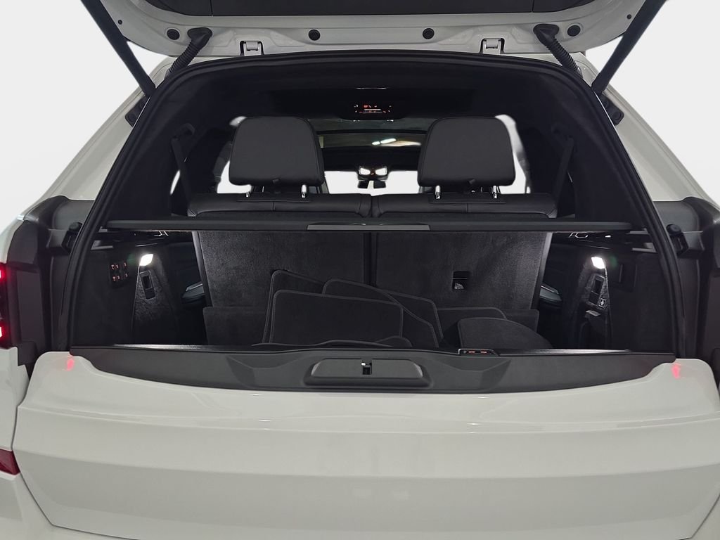 Used 2026 Alpine White BMW xDrive40i image 14