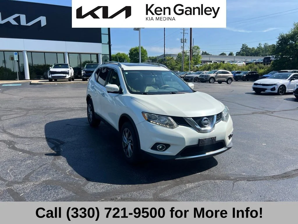 Used 2015 White Nissan SL image 3
