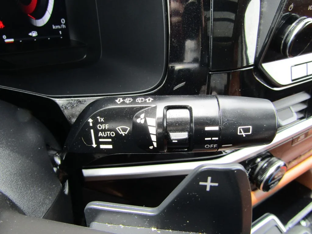 Used 2025 Obsidian Green Pearl Nissan Platinum image 31