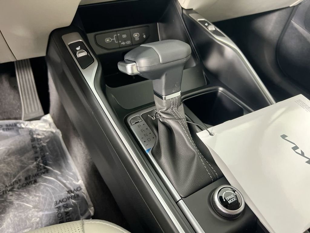 New 2026 Glacial White Pearl Kia S image 22