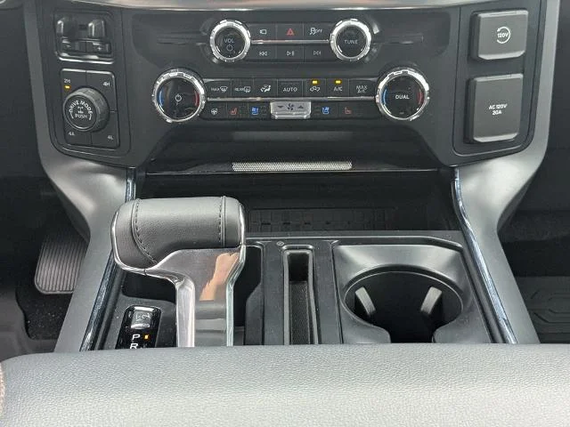 New 2025 Star White Metallic Tri-Coat Ford Lariat image 52