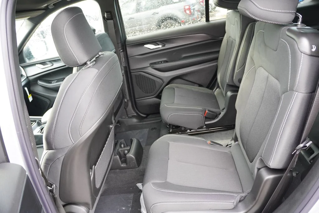 New 2026 Silver Zynith Exterior Paint Jeep Laredo image 11