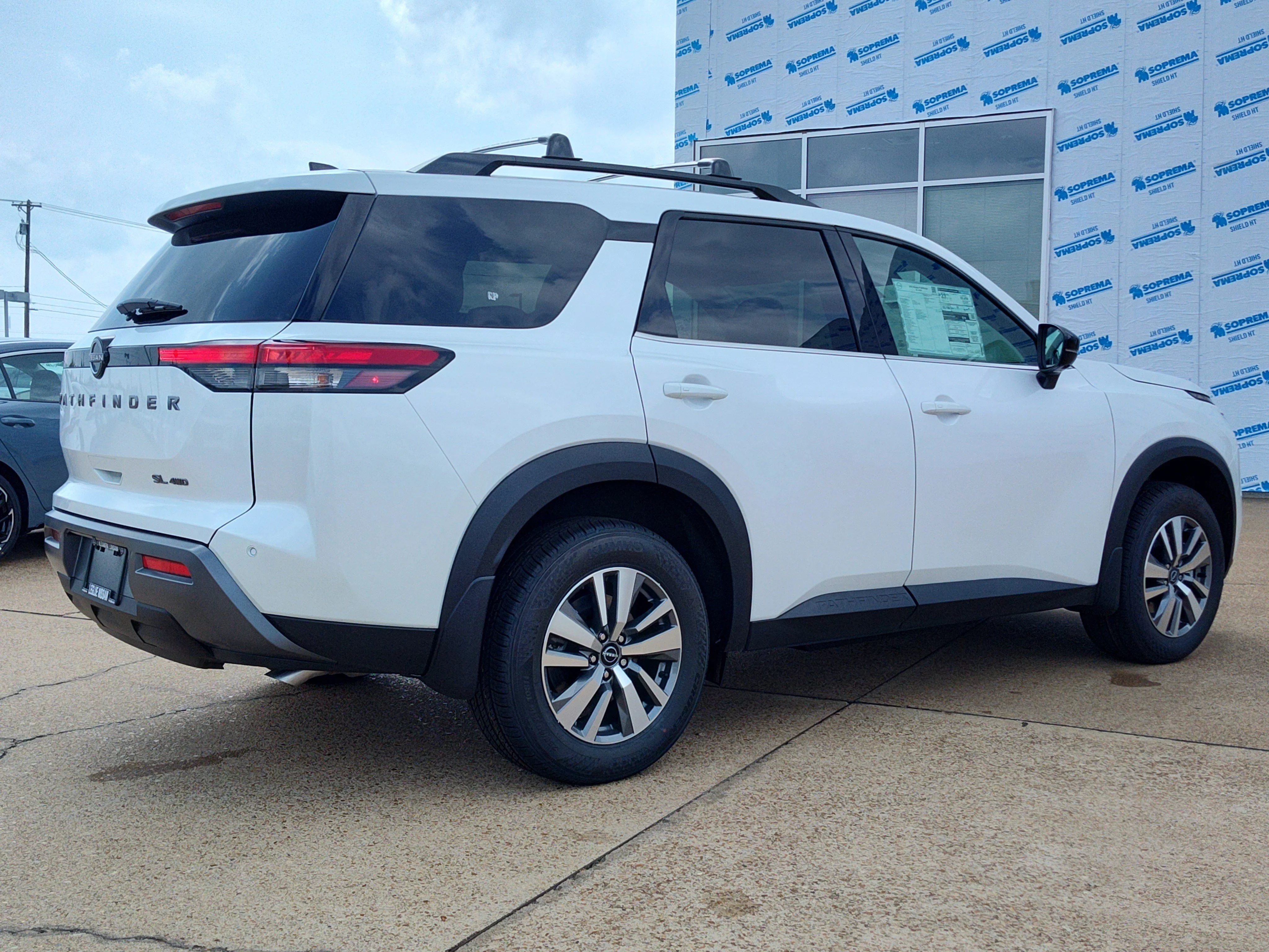 New 2026 Everest White Pearl TriCoat Nissan SL image 5