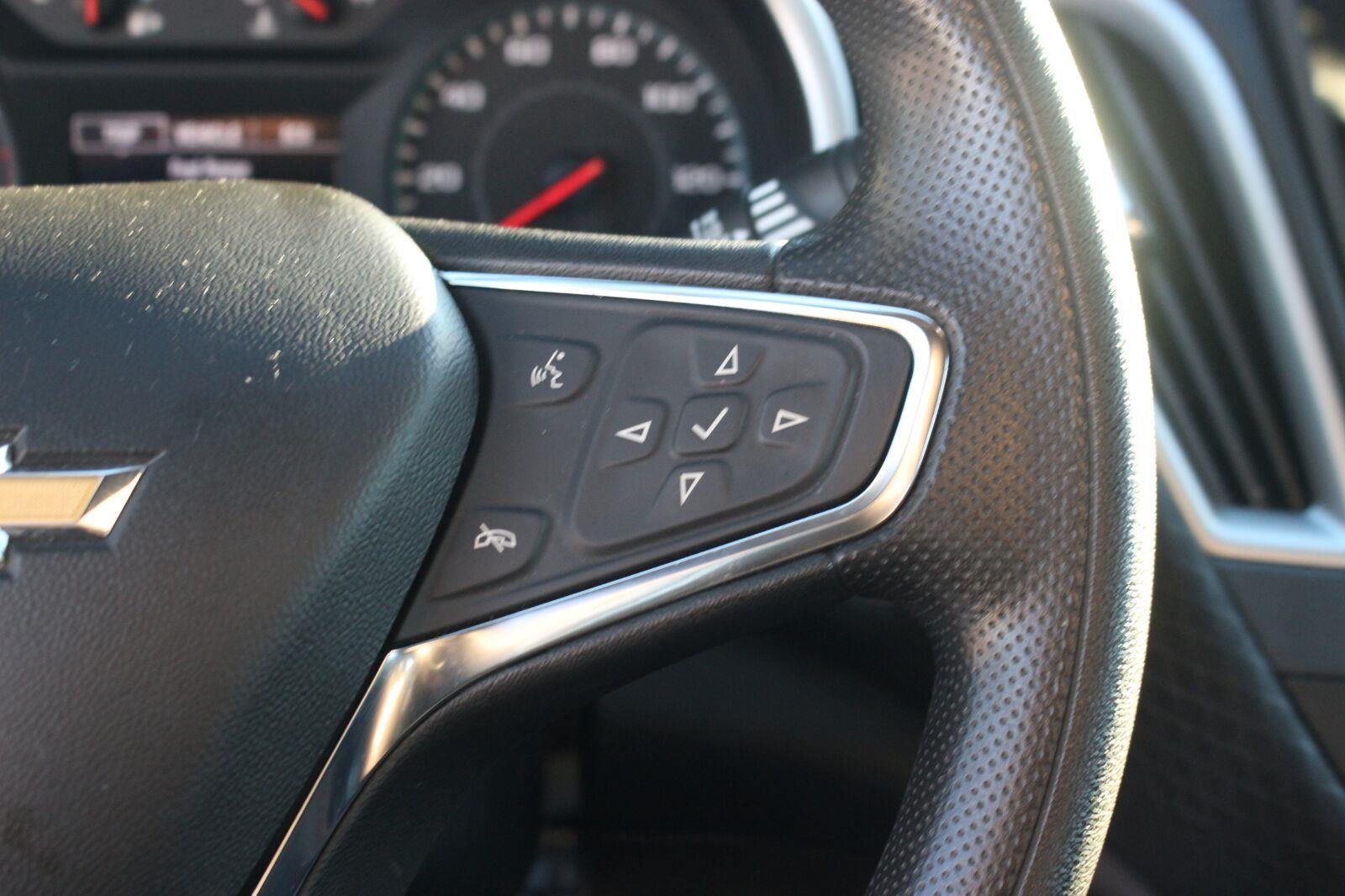 Used 2024 Summit White Chevrolet 1LT image 19