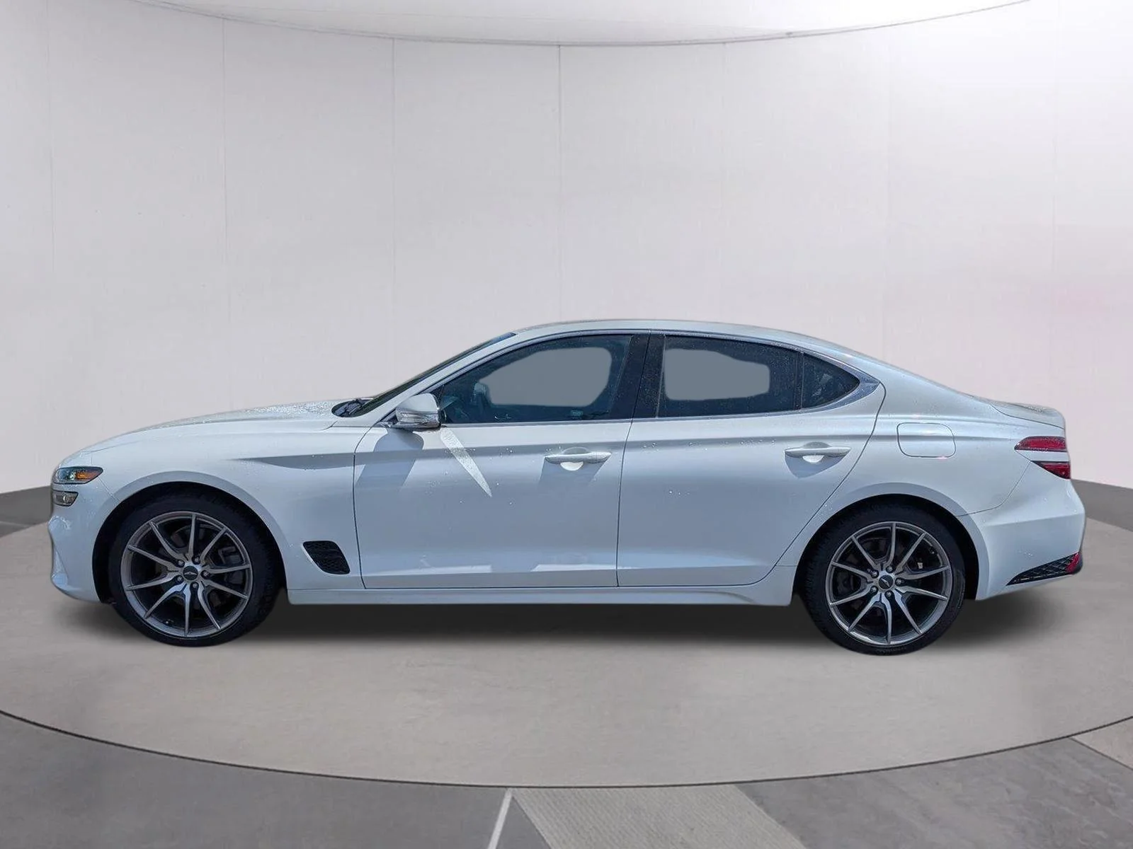 Used 2022 Uyuni White Genesis 3.3T image 2