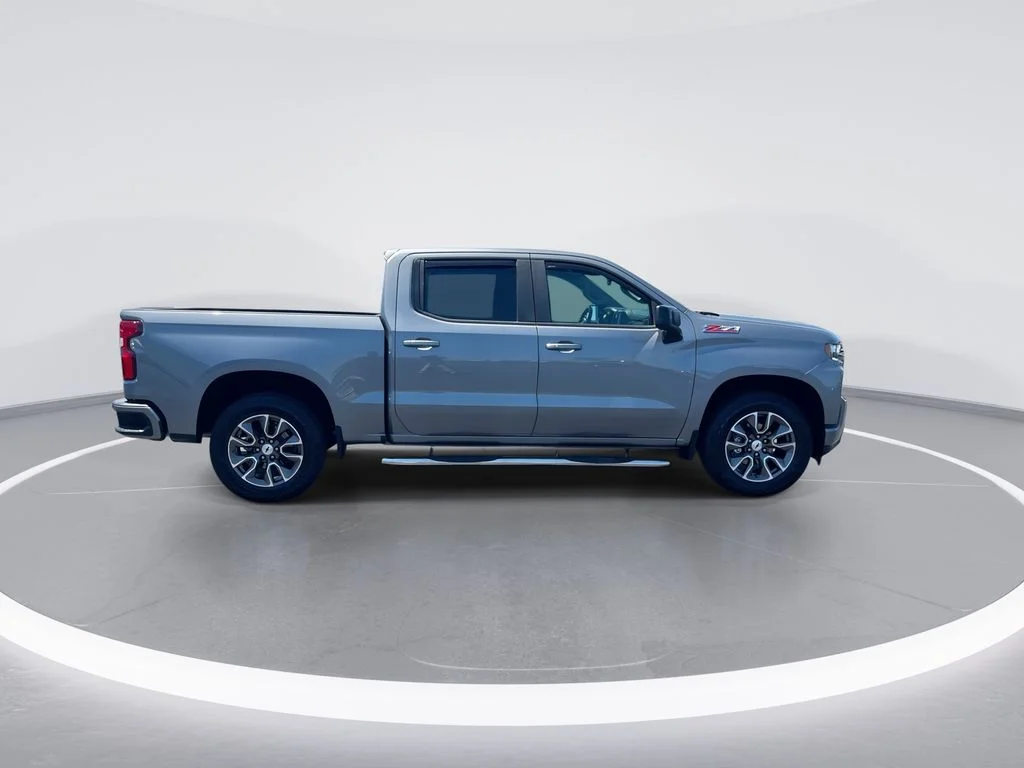 Used 2021 Gray Chevrolet RST image 9