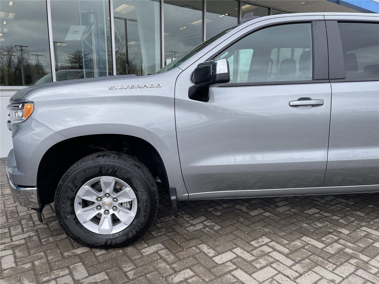 2025 Chevrolet Silverado 1500 LT - Photo 9
