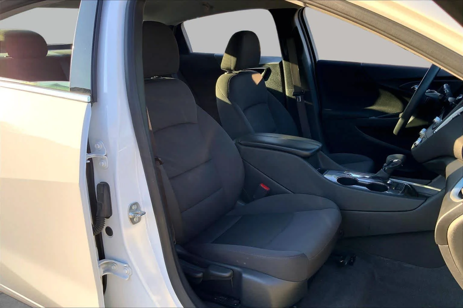 Used 2024 Summit White Chevrolet LT image 9