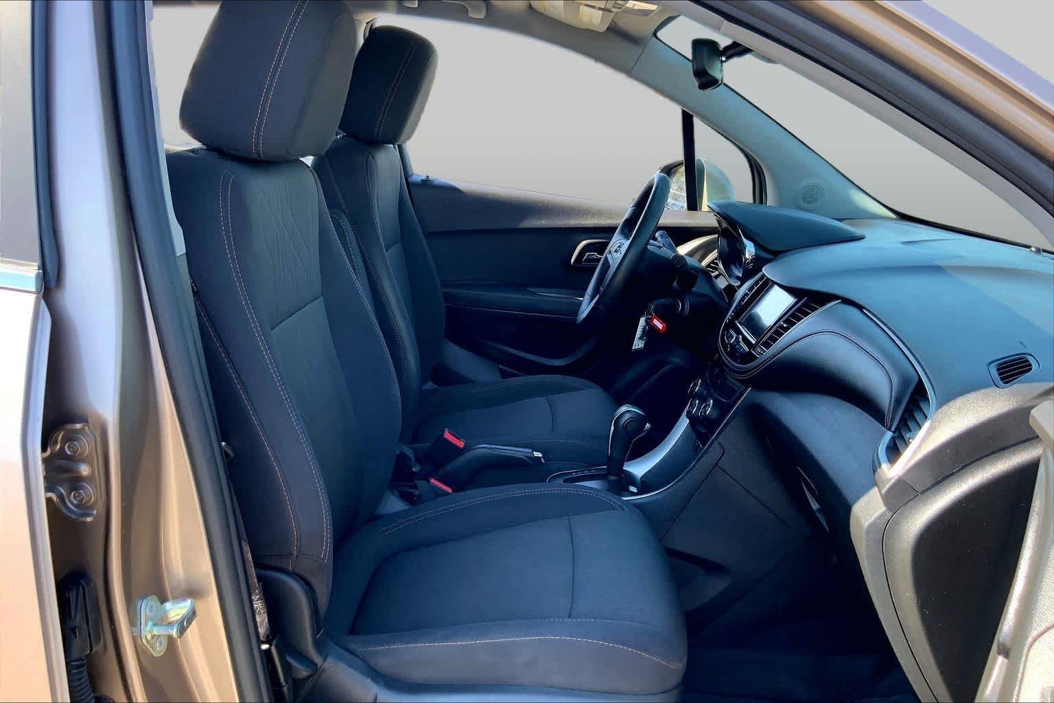 Used 2018 Sandy Ridge Metallic Chevrolet LT image 9