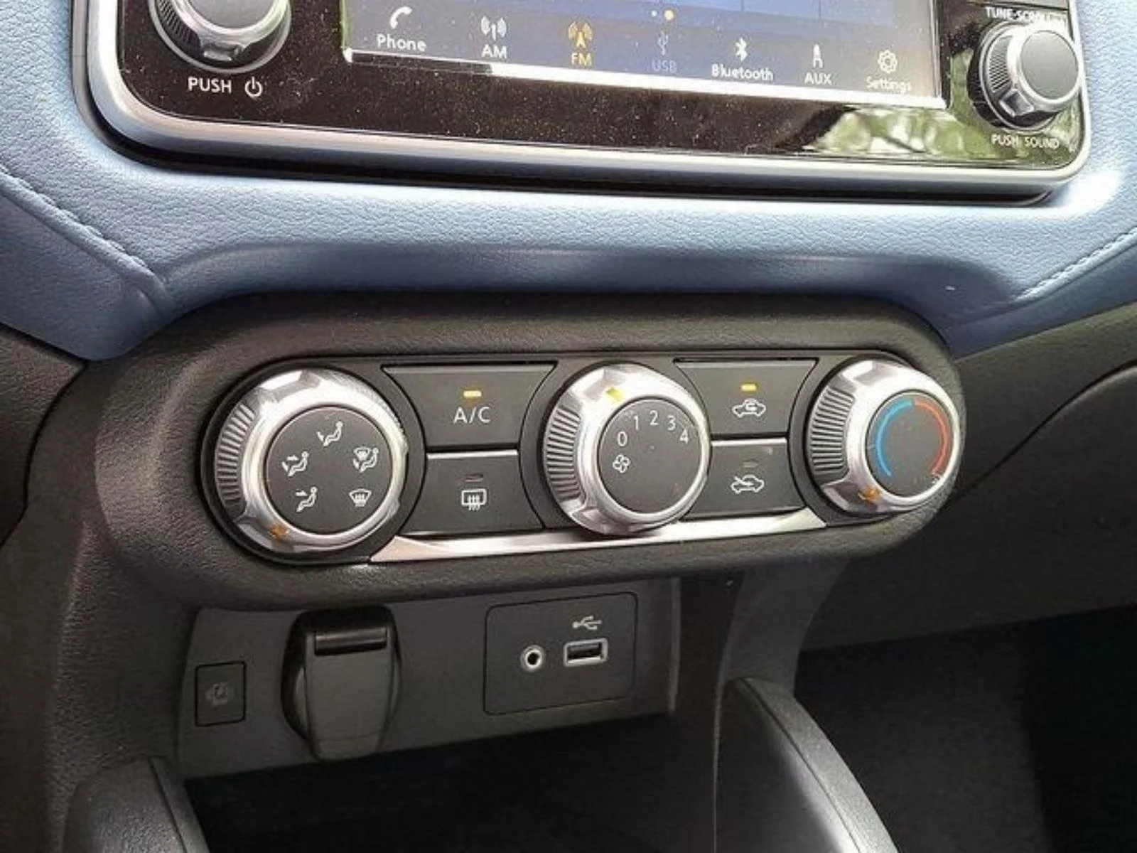 2025 Nissan Versa Sedan SV - Photo 11