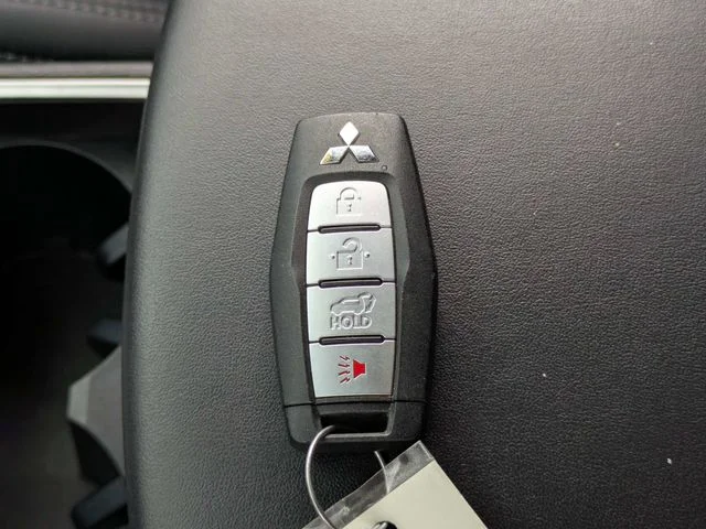 2023 Mitsubishi Outlander Plug-In Hybrid SE - Photo 32