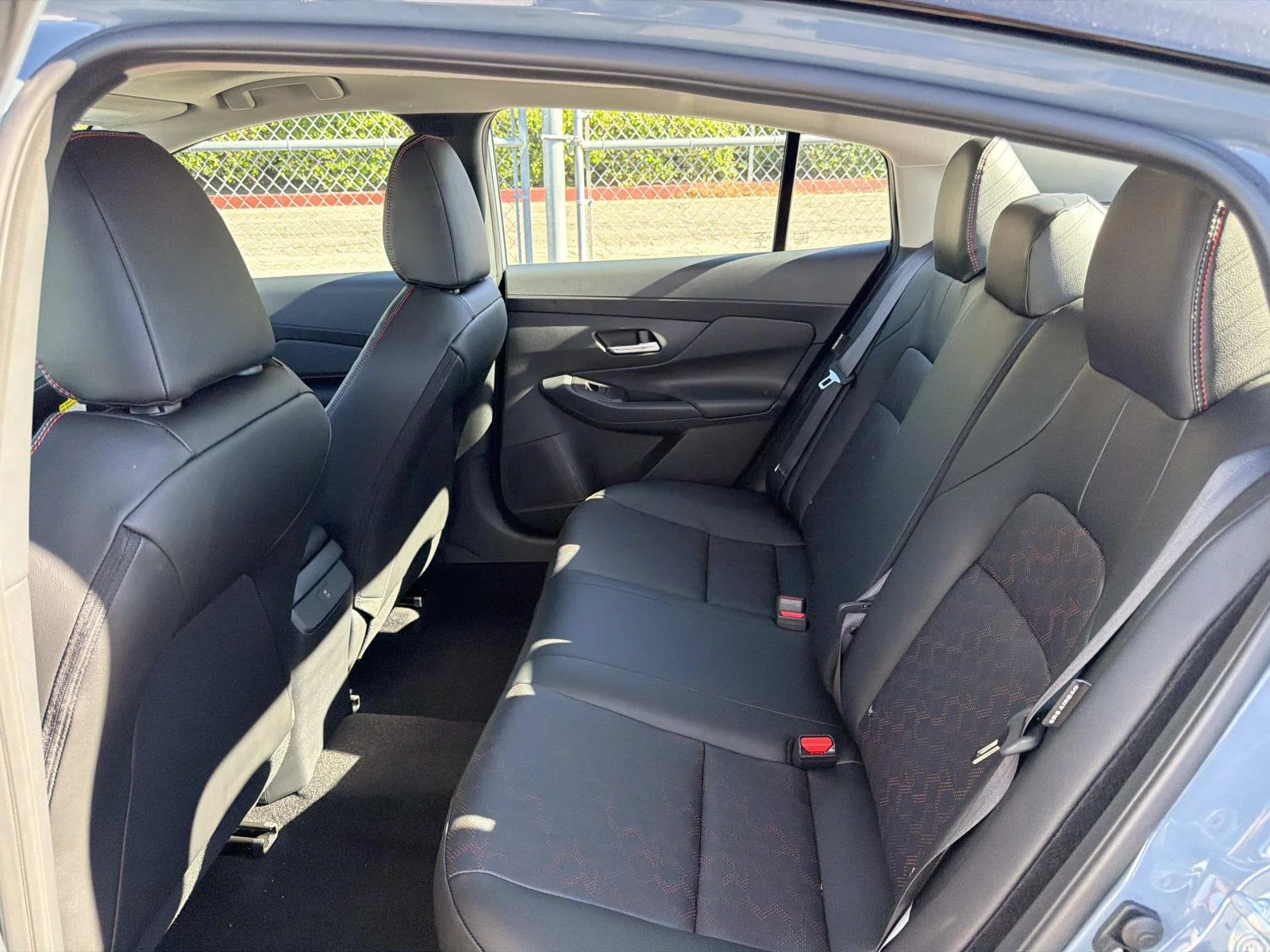 New 2027 Atlantic Gray Metallic/Super Black Nissan SR image 27