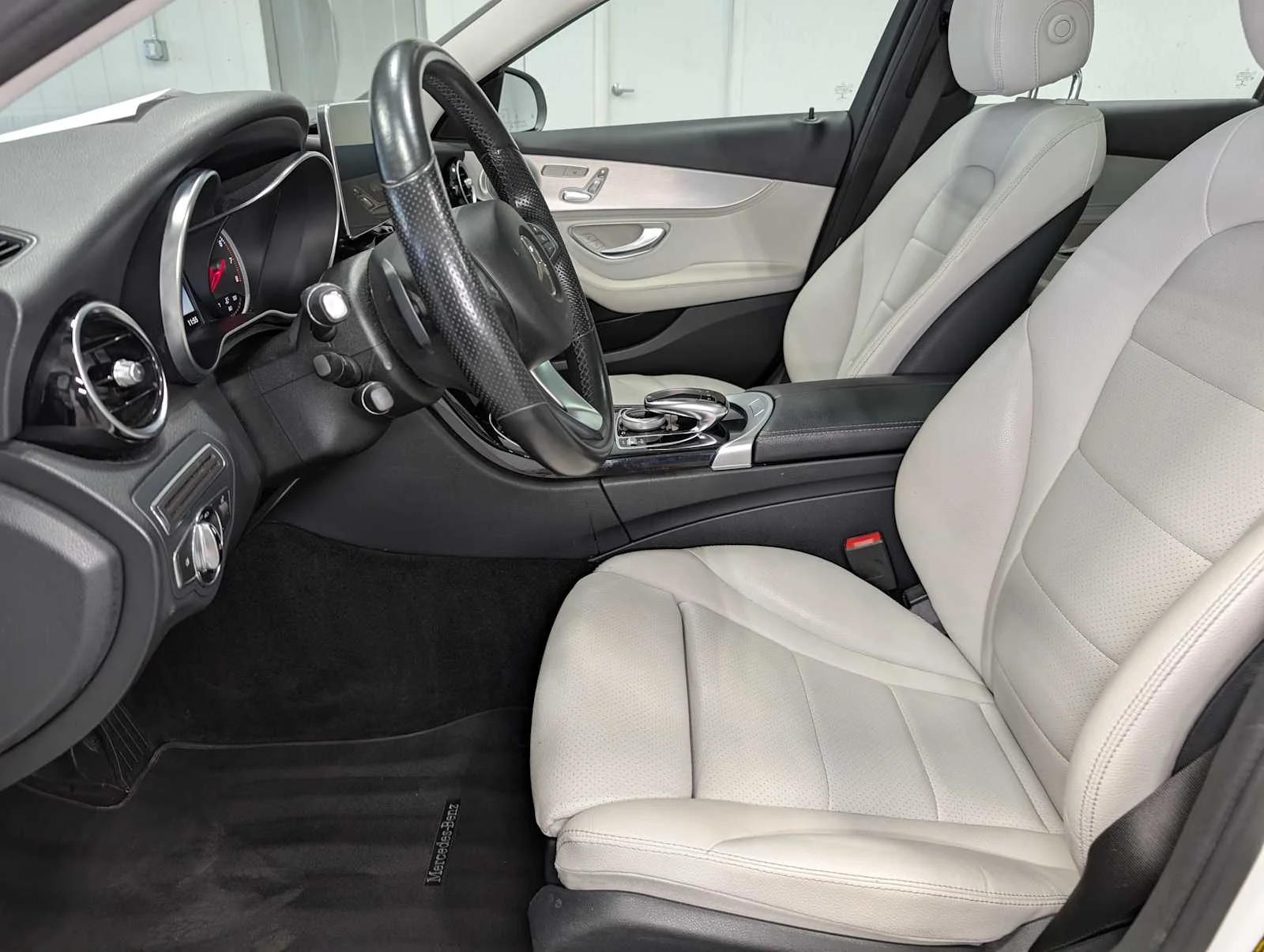Used 2015 Polar White Mercedes-Benz C 300 image 4