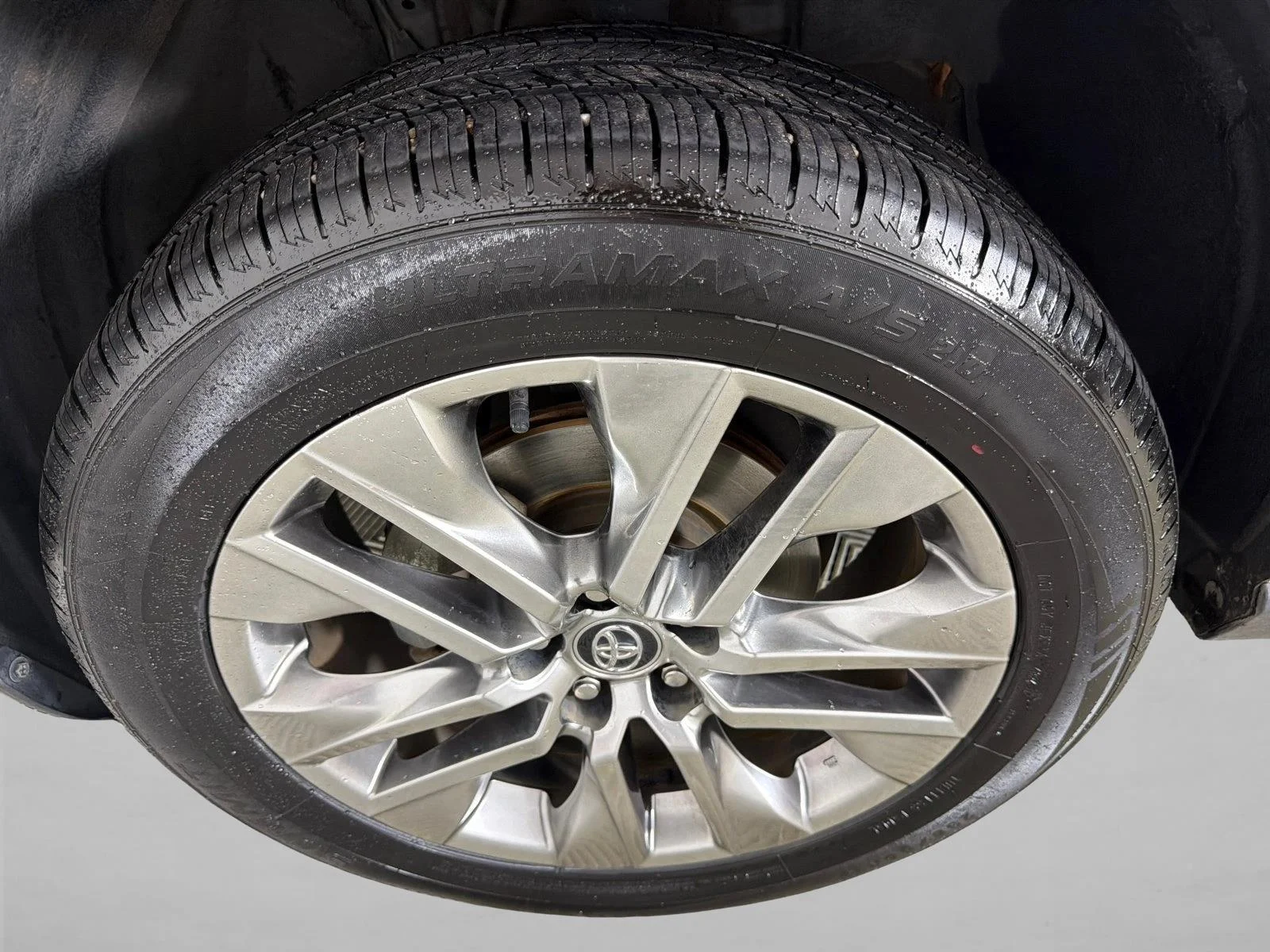 Used 2020 White Toyota XLE Premium image 12