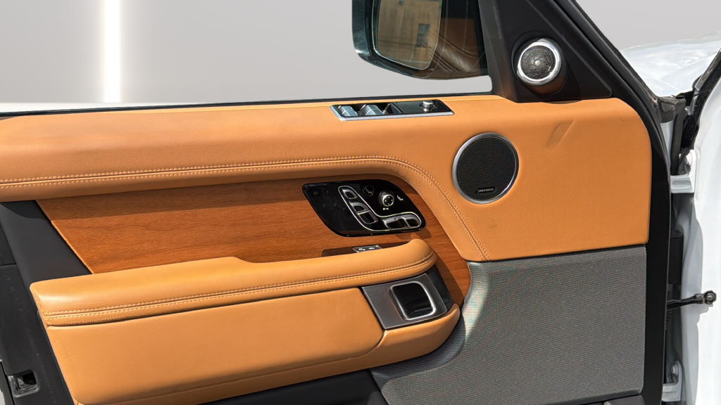 Used 2020  Land Rover Autobiography image 22