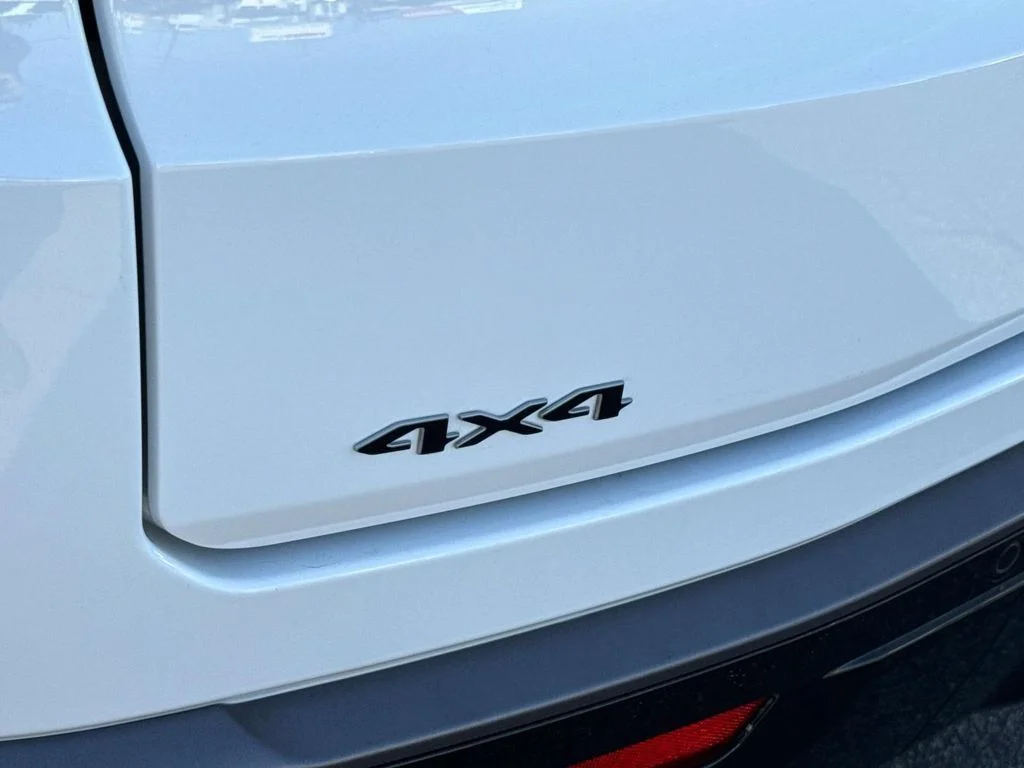 New 2026 Bright White Clear-Coat Exterior Paint Jeep  image 7