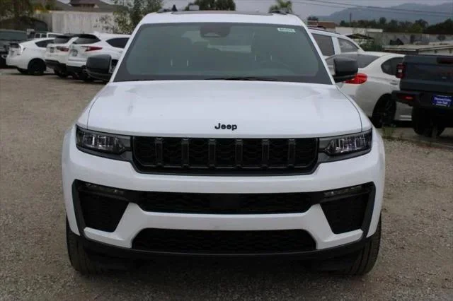 New 2026 Bright White Clear-Coat Exterior Paint Jeep Limited image 2
