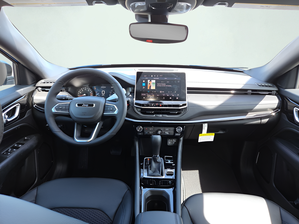 New 2026 Hydro Blue Pearl-Coat Exterior Paint Jeep Latitude image 12
