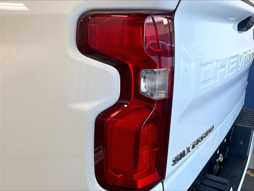 Used 2022 White Chevrolet RST image 34