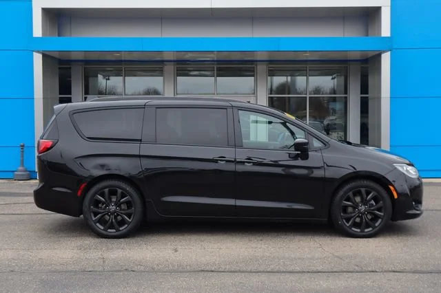 Used 2020 Chrysler Pacifica Touring L Plus with VIN 2C4RC1EG2LR286812 for sale in Beloit, WI