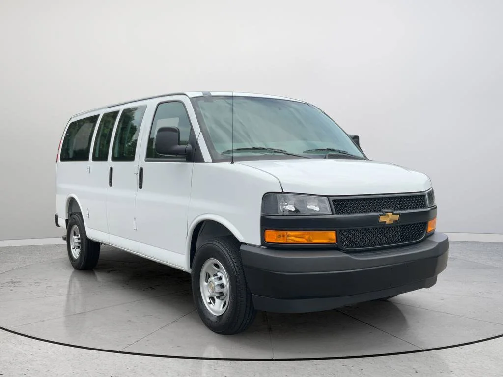 2026 Chevrolet Express 2500 Work Van HD's photo