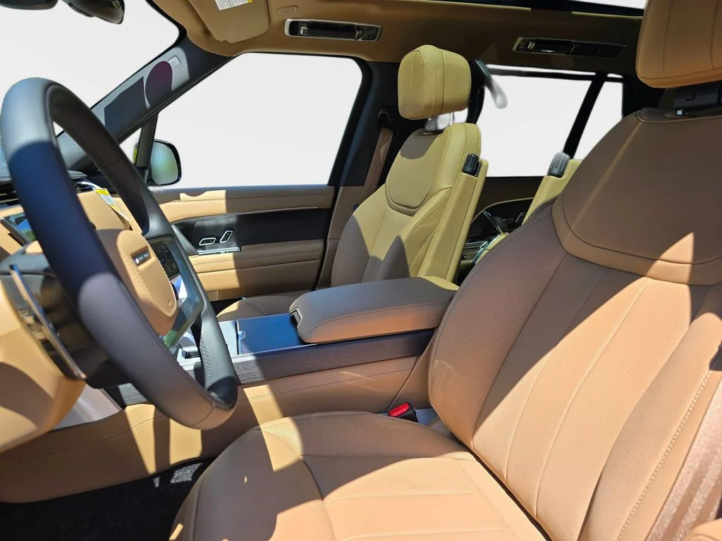 New 2026 Santorini Black LAND ROVER SE LWB 7-Seats / V8 image 14