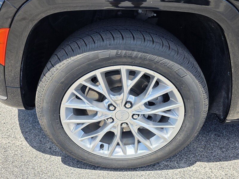 Used 2021 Diamond Black Crystal Pearlcoa JEEP SUMMIT 4X4 image 9