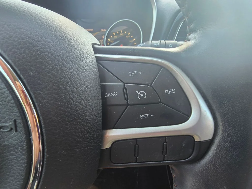 Certified Used 2018 Gray Jeep Limited image 29