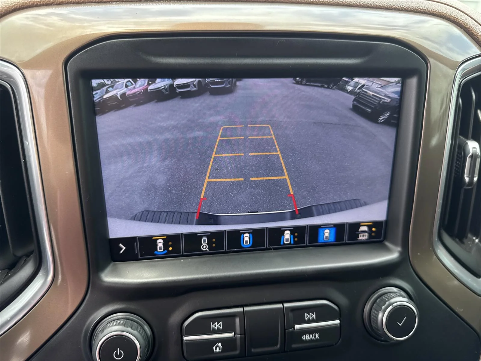 Used 2020 IRIDESCENT PEARL TRICOAT Chevrolet High Country image 25