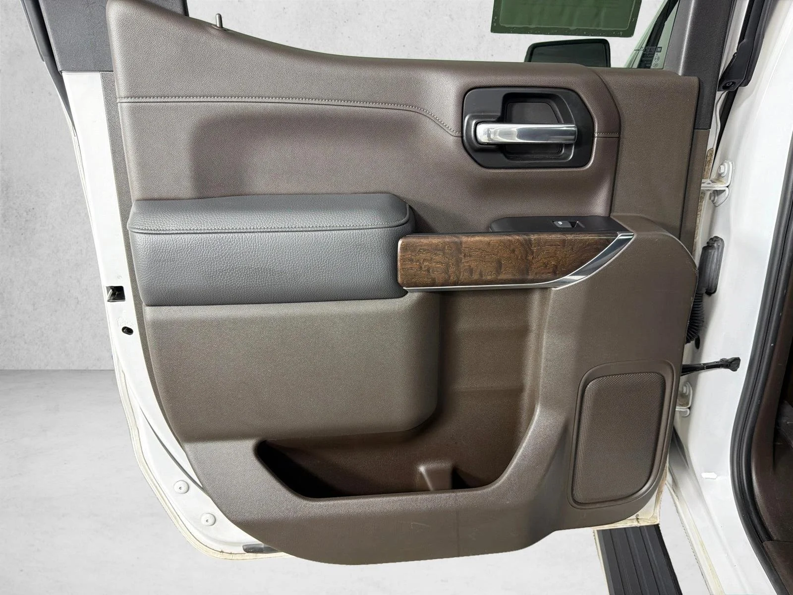 Used 2019 White GMC Denali image 23
