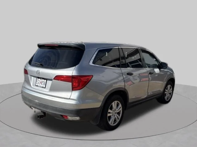 Used 2017  Honda LX image 5