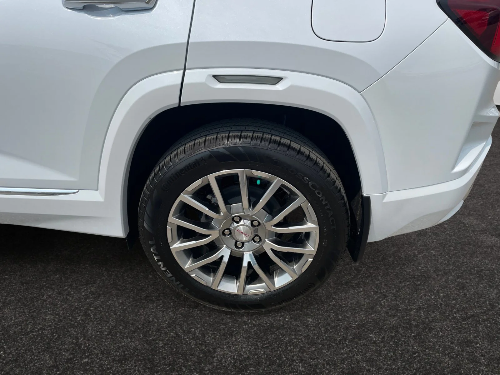 New 2027 Glacier White Tricoat GMC AWD Denali image 9