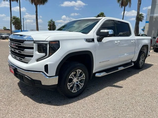 Used 2026 Summit White GMC SLE image 3