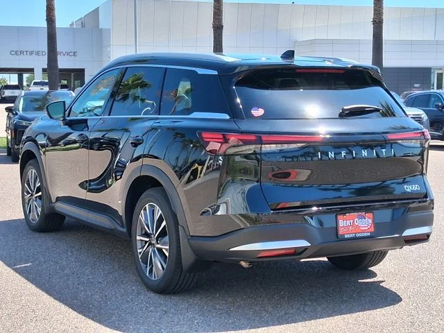 New 2027 MINERAL BLACK INFINITI Luxe FWD image 4
