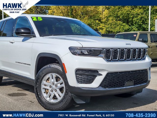 Used 2025 White Jeep Laredo image 2