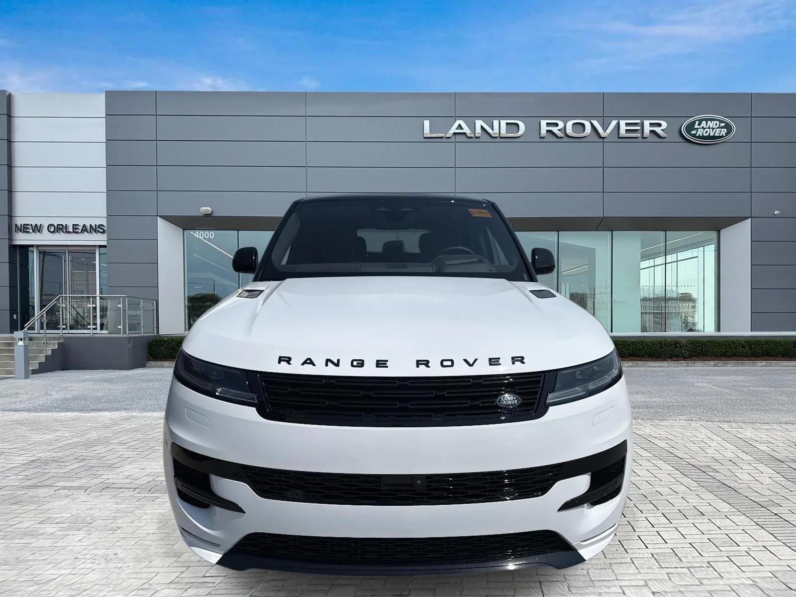 New  White Land Rover Dynamic SE image 4