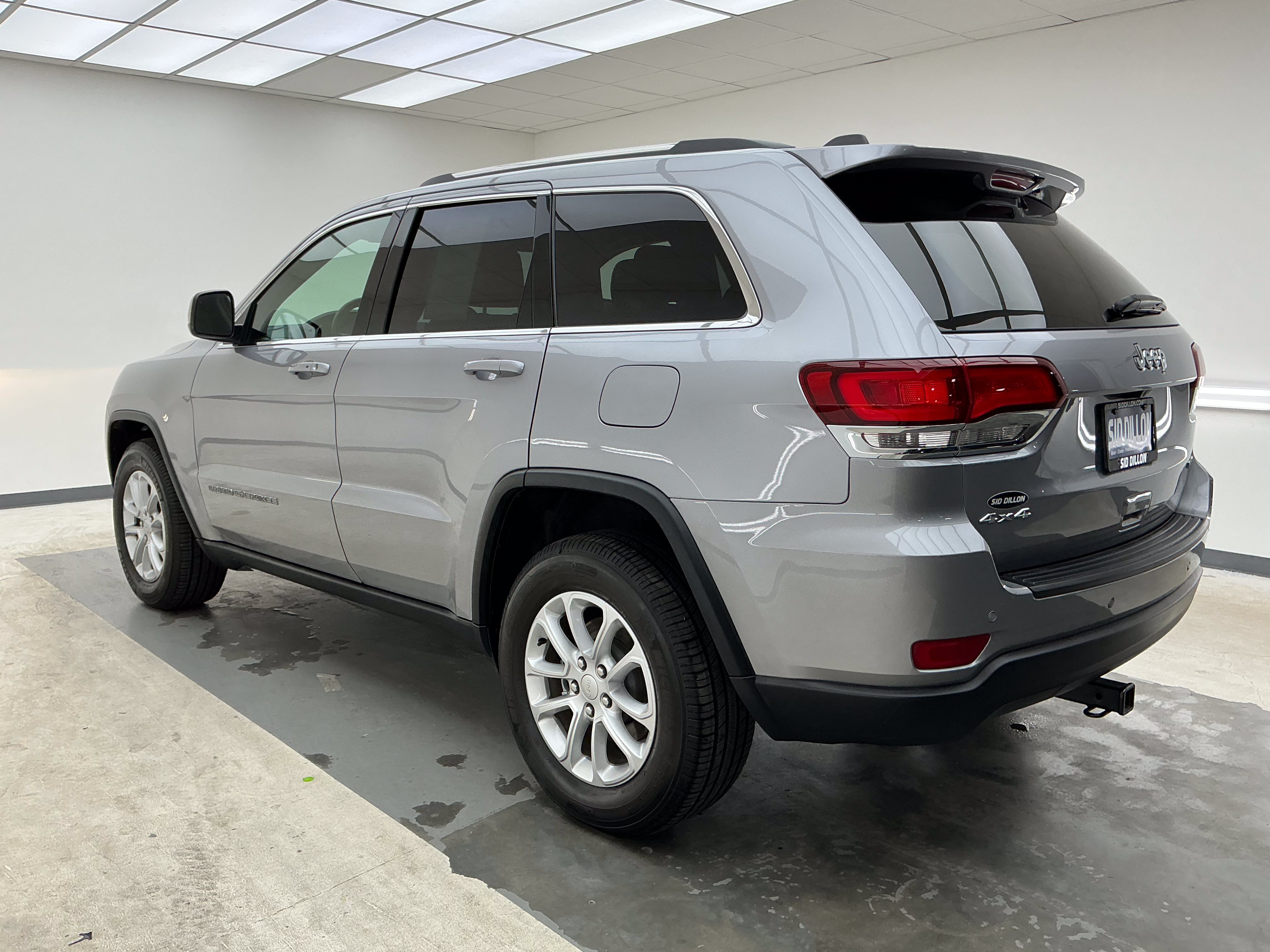 Used 2021 Billet Silver Metallic Clearcoat Jeep Laredo E image 6