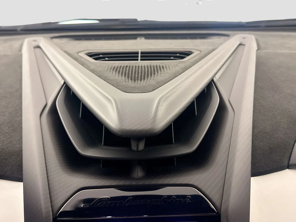 Used 2024  Lamborghini  image 27