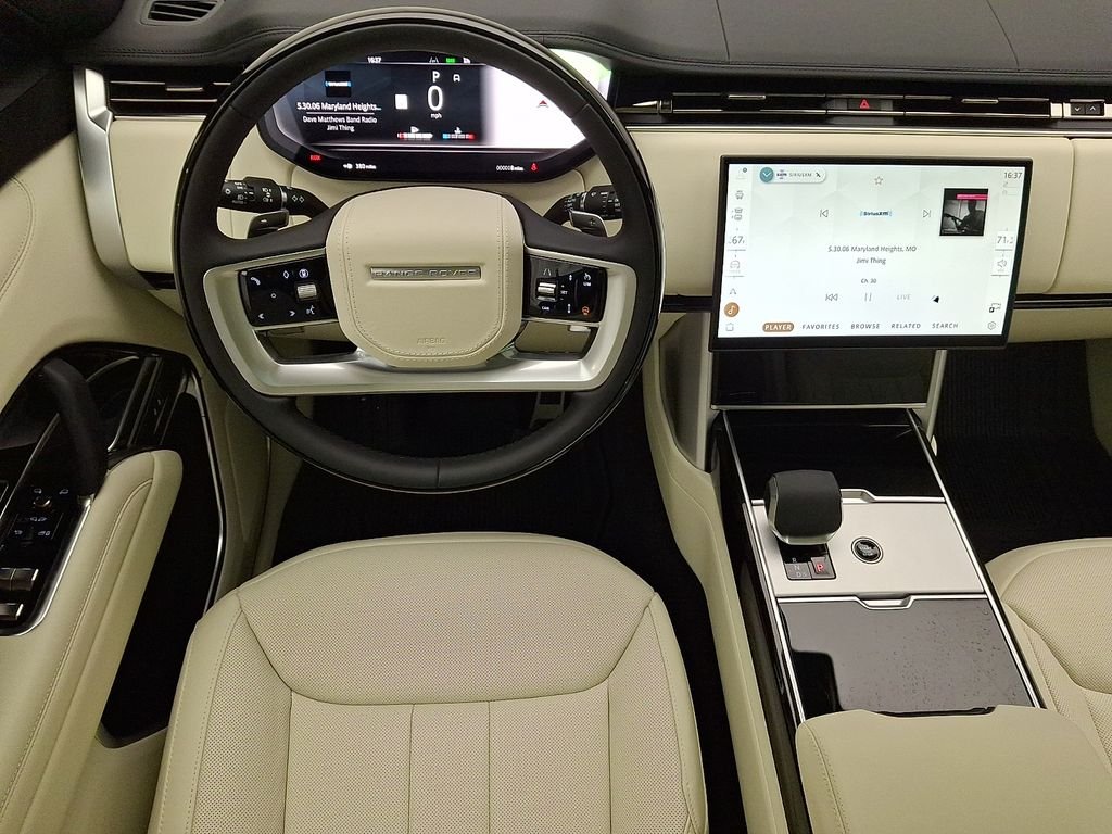 New 2026 Batumi Gold Premium Metallic Land Rover SE image 9